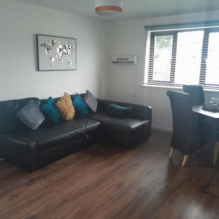 Impeccable 2-Bed Apartment In Grays London Exterior photo