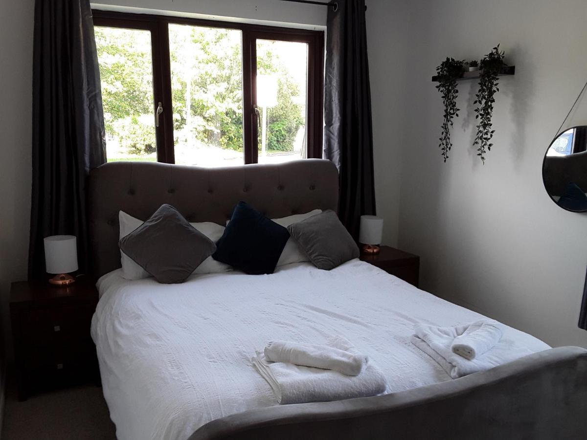 Impeccable 2-Bed Apartment In Grays London Exterior photo