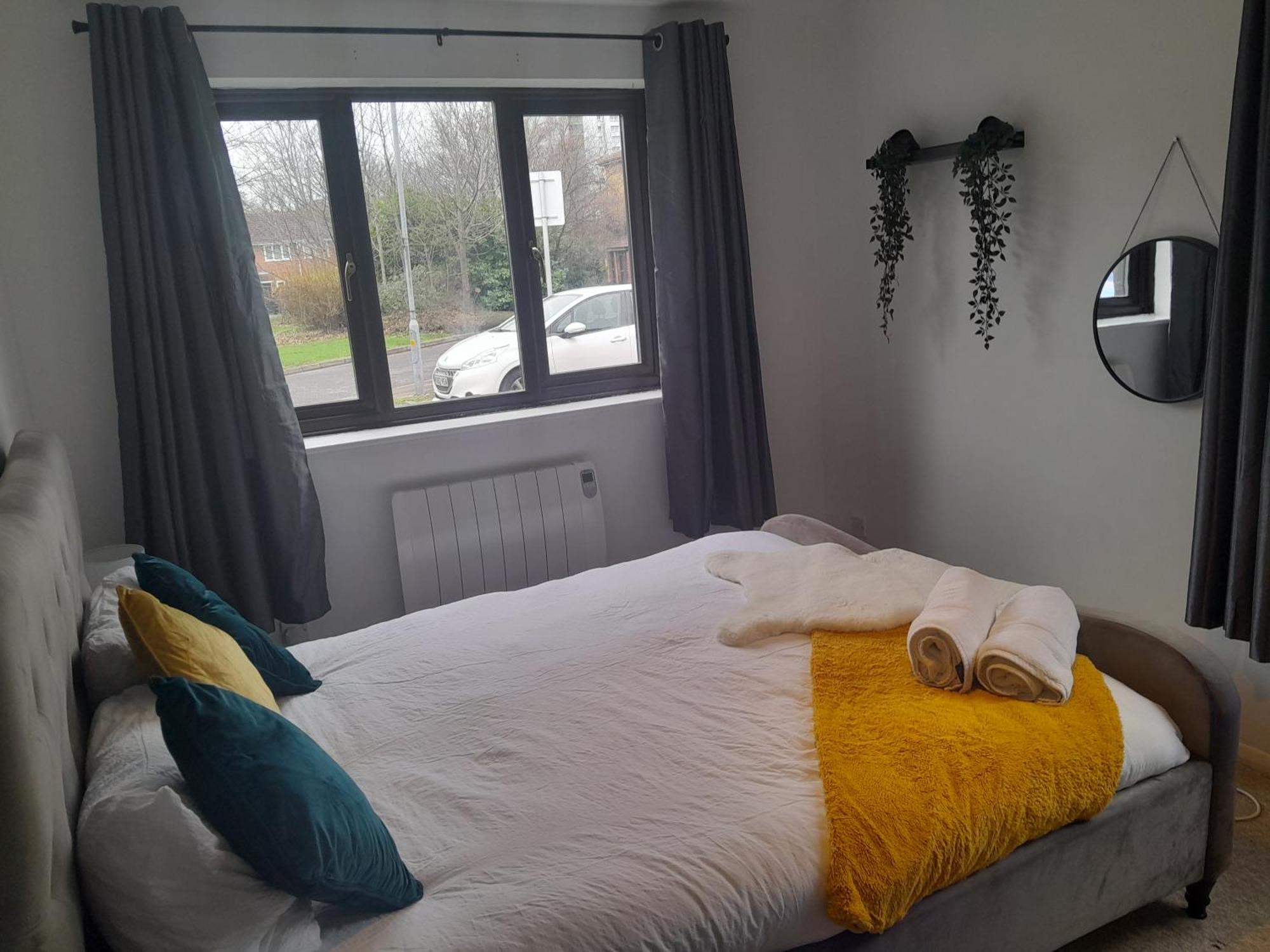 Impeccable 2-Bed Apartment In Grays London Exterior photo