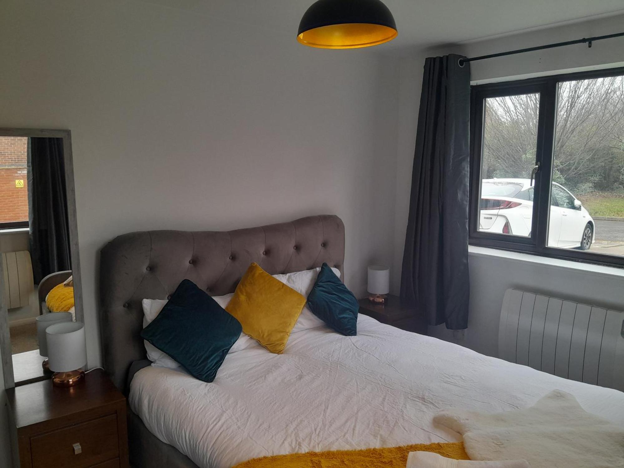 Impeccable 2-Bed Apartment In Grays London Exterior photo